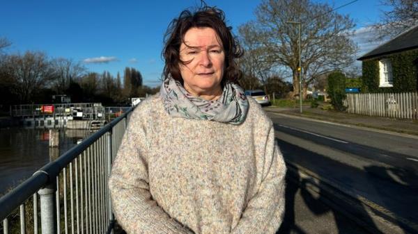Debbie Carling, who lives nears the Thames, has spent her own mo<em></em>ney to install a flood water pump at her property