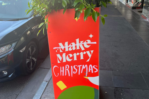 A vandalised Sto<em></em>nnington council ‘Make Merry’ sign.