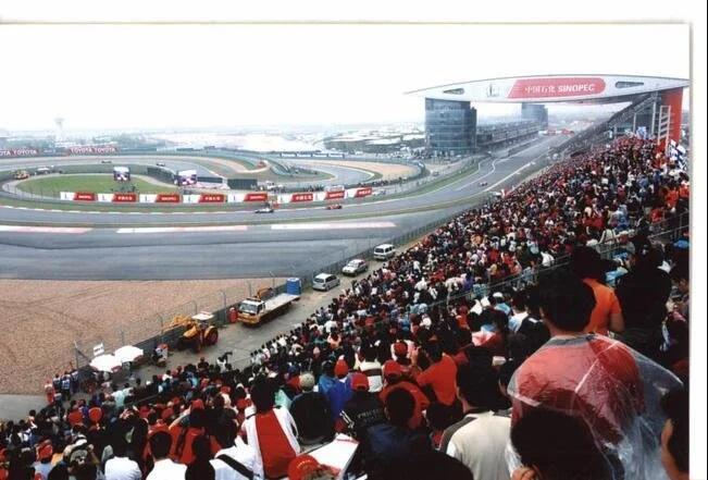 在首届f1拉斯维加斯大奖赛上,音乐占据了前排位置_拉斯维加斯奥赛_拉斯维加斯之光赛程