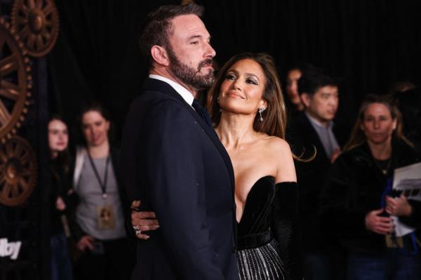 Ben Affleck and Jennifer Lopez posing on the red carpet at the premiere of 