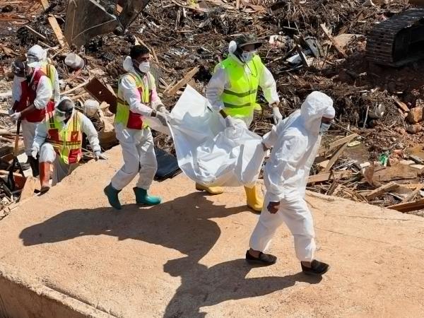 Rescue teams carry a dead body at a beach, in the aftermath of the floods in Derna, Libya September 16, 2023. — Reuters pic