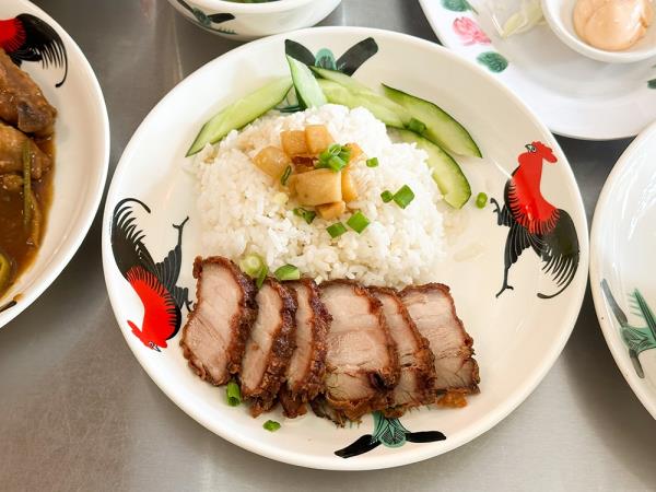 There are various rice dishes, wher<em></em>e one of them is the Fried Pork Belly Rice with tender pieces of pork belly that has a crisp bite