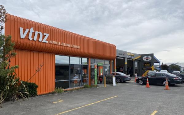 The giant post-race hāngī is as much a highlight of the event as the race itself.