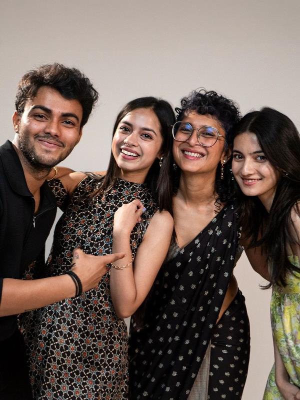 Fresh Cast: The movie will see three new faces marking their debut in showbiz. The chemistry between all three actors Nitanshi Goel, Pratibha Ranta, and Sparsh Shrivastava looks amazing and people are loving this fresh cast which makes the movie a treat to cinema lovers.