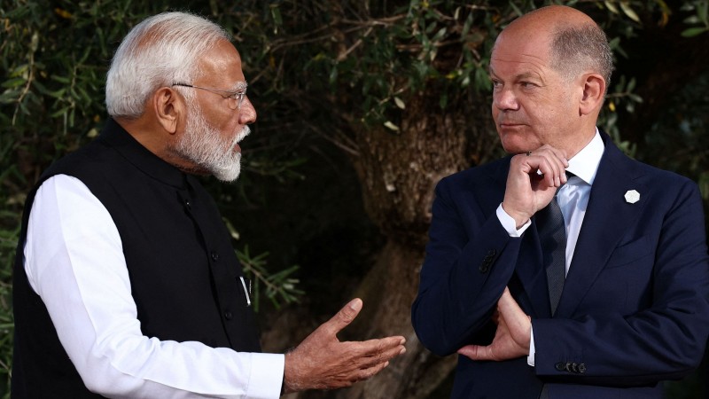 Prime Minister Narendra Modi is seen engrossed in a serious co<em></em>nversation with German Chancellor Olaf Scholz, in Italy.