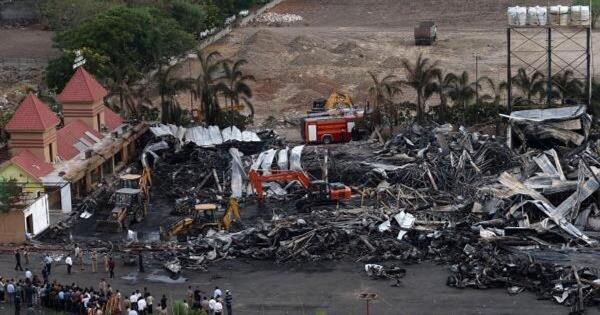 Greta Gerwig, Jury President of the 77th Cannes Film Festival, and Jury members, Lily Gladstone, Nadine Labaki, Eva Green and Juan Anto<em></em>nio Bayona pose on the red carpet to attend the closing ceremony of the 77th Cannes Film Festival in Cannes, France, May 25