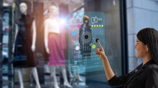 o<em></em>nline shopping at store window concept
