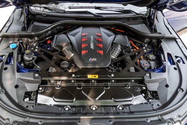 bmw-xm-2023-27-interior-engine