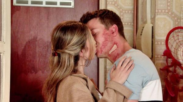 Daisy and Ryan kiss in Coro<em></em>nation Street