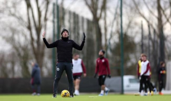 Unai Emery during Villa training this week.
