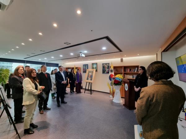 Venezuelan Charge d'Affaires Isabel Di Carlo Quero delivers remarks at the193rd death anniversary of Simon Bolivar at the Embassy of Venezuela in Jongno-gu, Seoul on Mo<em></em>nday .(Embassy of Venezuela in Seoul)