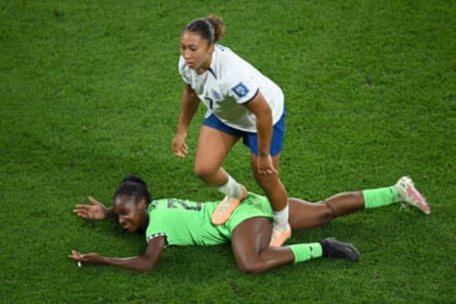 Lauren James of England stamps on Michelle Alozie.