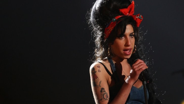 Amy Winehouse performs at the MTV Europe Music Awards at the Olympiahalle on November 1, 2007 in Munich, Germany.