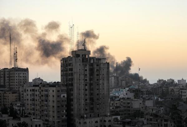 Smoke rises following Israeli strikes, amid the o<em></em>ngoing co<em></em>nflict between Israel and Palestinian Islamist group Hamas, in Gaza City, November 7