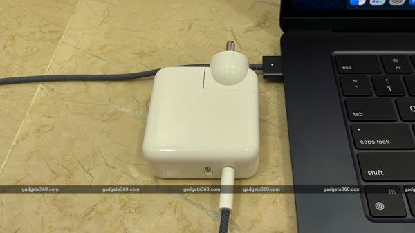 apple macbook air 15 review charger Apple
